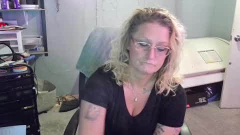 Snapshot of tattooeddirtyteacher chatting on 02-02-25, 05:15 Lisa Lovely online show from 02-02-25, 05:15