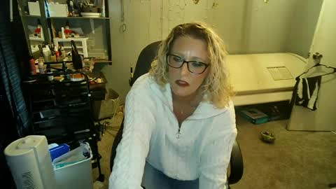 Snapshot of tattooeddirtyteacher chatting on 02-13-25, 06:16 Lisa Lovely online show from 02-13-25, 06:16