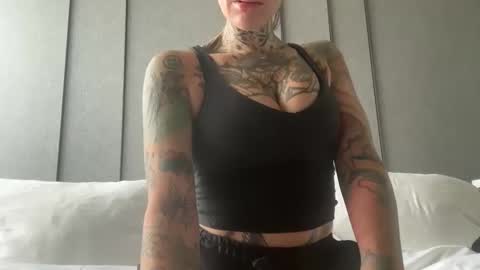 Snapshot of tattooedlucy_ chatting on 12-01-25, 05:56 tattooedlucy_ online show from 12-01-25, 05:56