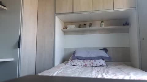 Snapshot of taulerfox chatting on 09-29-25, 04:23 Caito online show from 09-29-25, 04:23