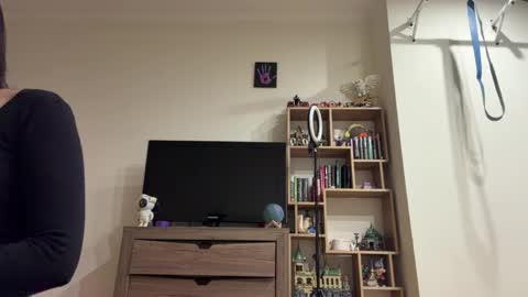 Snapshot of tawnyamartinek chatting on 05-31-26, 07:04 Riza online show from 05-31-26, 07:04