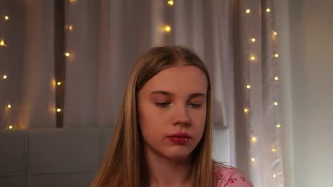 Snapshot of tayelin chatting on 04-27-26, 03:54 Taya online show from 04-27-26, 03:54