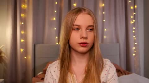 Snapshot of tayelin chatting on 05-31-26, 04:36 Taya online show from 05-31-26, 04:36