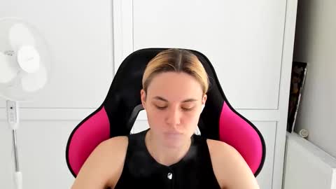 Tay online show from 05-22-26, 10:10