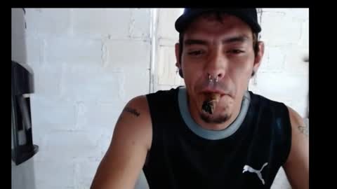 Snapshot of tayler_punk chatting on 12-01-24, 04:29 tayler punk online show from 12-01-24, 04:29