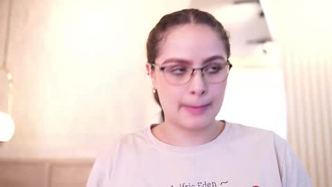 Teylor  Kim online show from 11-01-25, 08:55