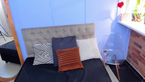 Taylor Bennet online show from 10-23-25, 12:04