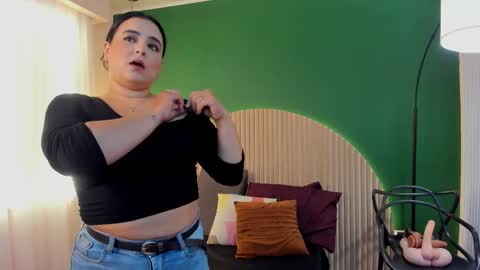 Taylor Bennet online show from 11-16-25, 12:22