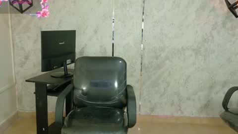 taylor_gil0 online show from 05-01-26, 01:37
