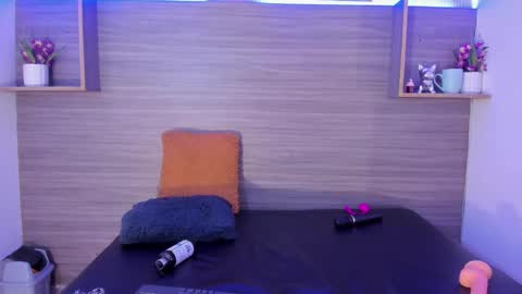 Taylor  online show from 02-22-25, 06:41