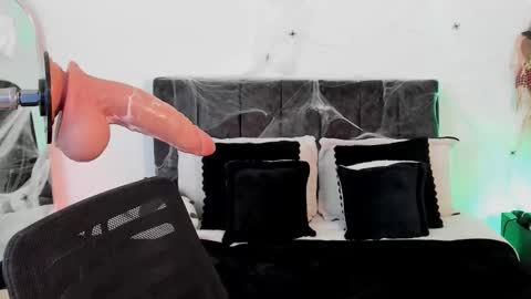 Taylor online show from 10-24-25, 11:01