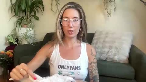 Taylor online show from 01-12-26, 03:23