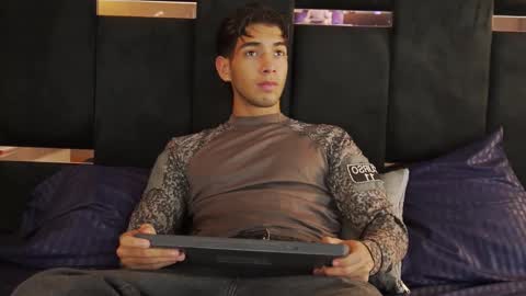 Snapshot of taylorsmiths_ chatting on 12-16-25, 04:17 taylorsmiths_ online show from 12-16-25, 04:17