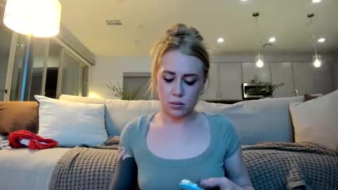 Snapshot of taylorxxxrae chatting on 02-06-26, 03:22 Taylor Rae online show from 02-06-26, 03:22
