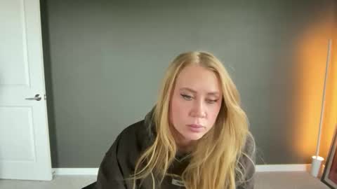 Snapshot of taylorxxxrae chatting on 02-10-26, 12:26 Taylor Rae online show from 02-10-26, 12:26