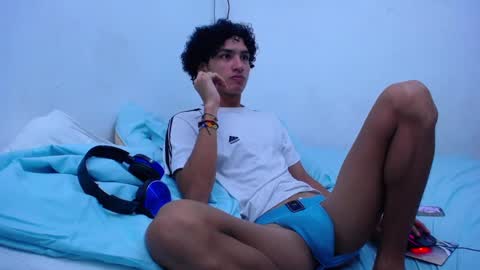 Snapshot of tayronx33 chatting on 01-07-25, 02:51 Tayron online show from 01-07-25, 02:51