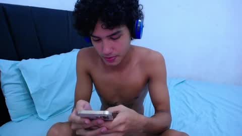 Snapshot of tayronx33 chatting on 01-09-25, 03:15 Tayron online show from 01-09-25, 03:15