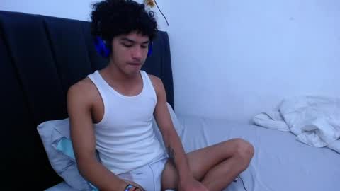 Snapshot of tayronx33 chatting on 01-26-25, 11:18 Tayron online show from 01-26-25, 11:18