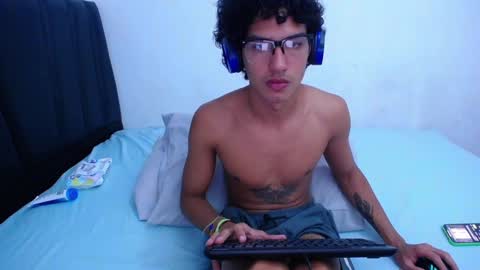 Snapshot of tayronx33 chatting on 02-09-25, 06:16 Tayron online show from 02-09-25, 06:16