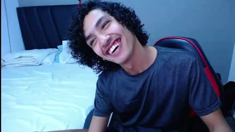 Snapshot of tayronx33 chatting on 10-08-25, 01:14 Tayron online show from 10-08-25, 01:14