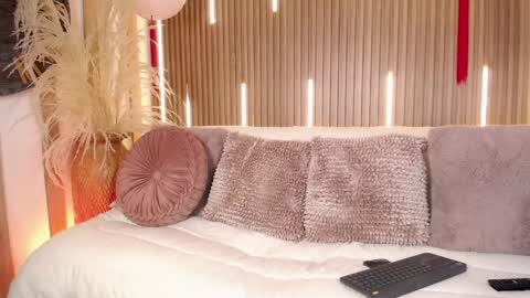 Sofia online show from 04-18-26, 09:04