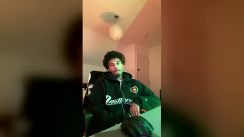 Snapshot of tdr1998 chatting on 03-13-26, 01:40 tdr1998 online show from 03-13-26, 01:40