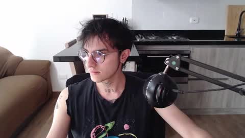 Teo independent model online show from 06-18-26, 05:28