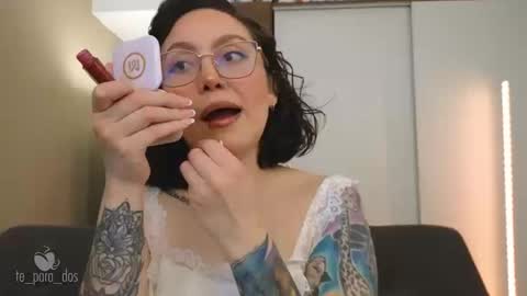 Snapshot of te_para_dos chatting on 09-12-25, 04:51 Leo and Luna online show from 09-12-25, 04:51