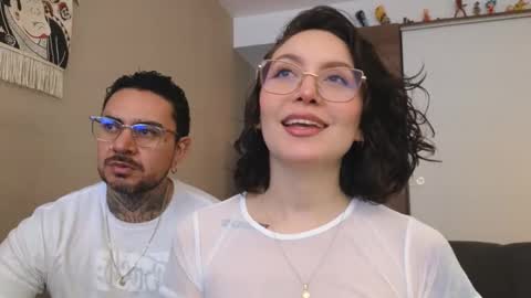 Snapshot of te_para_dos chatting on 10-07-25, 03:42 Leo and Luna online show from 10-07-25, 03:42