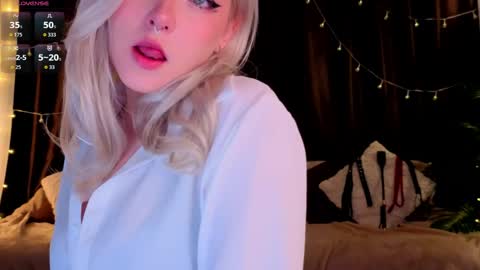 Snapshot of teapartyalice chatting on 05-20-26, 03:34 Alice online show from 05-20-26, 03:34