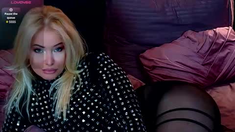 Snapshot of teasingjulianna chatting on 01-18-26, 03:32 teasingjulianna online show from 01-18-26, 03:32