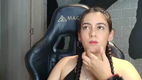 Snapshot of teasybabe chatting on 12-05-25, 06:15 ashley online show from 12-05-25, 06:15