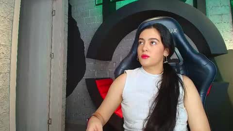 Snapshot of teasybabe chatting on 01-07-26, 07:05 ashley online show from 01-07-26, 07:05