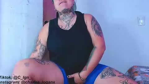 Charlee He online show from 01-04-25, 02:14