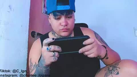 Charlee He online show from 01-04-25, 05:16