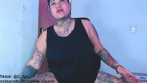 Charlee He online show from 01-05-25, 09:59