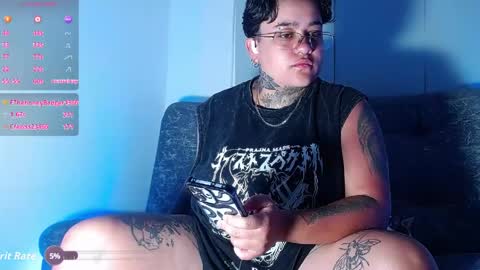 Charlee He online show from 06-05-26, 06:52
