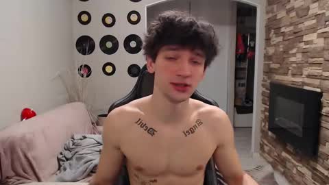 Teddy online show from 11-25-25, 01:16