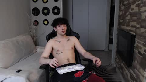 Teddy online show from 04-06-26, 02:40