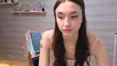 Snapshot of teeaapsex chatting on 05-31-26, 03:26 Alice and Cassie online show from 05-31-26, 03:26