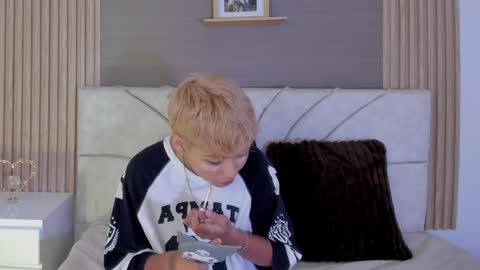 Estefani online show from 04-11-26, 01:15