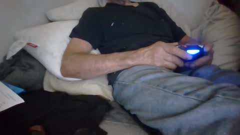 Snapshot of tellias1 chatting on 09-10-25, 10:37 tellias online show from 09-10-25, 10:37