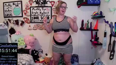 Pixie and Tentacle Overlord online show from 11-21-25, 11:14