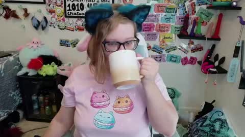 Pixie and Tentacle Overlord online show from 04-22-26, 07:15