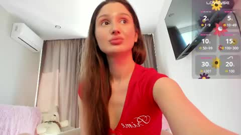 Snapshot of tender_babyyy chatting on 07-20-26, 12:29 Amina online show from 07-20-26, 12:29