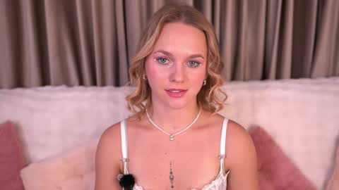 Snapshot of tendercrush chatting on 12-14-25, 06:12 Ellis online show from 12-14-25, 06:12