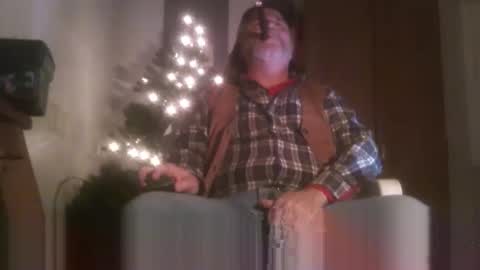 Snapshot of tennredneck chatting on 12-23-24, 04:55 Tennredneck online show from 12-23-24, 04:55