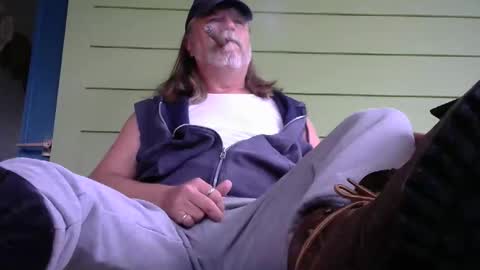 Snapshot of tennredneck chatting on 10-26-25, 08:59 Tennredneck online show from 10-26-25, 08:59