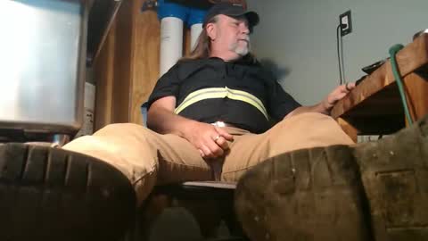 Snapshot of tennredneck chatting on 04-14-26, 01:33 Tennredneck online show from 04-14-26, 01:33