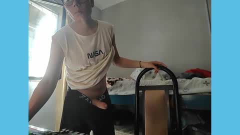 Snapshot of tenshi747 chatting on 02-13-25, 06:27 tenshi747 online show from 02-13-25, 06:27